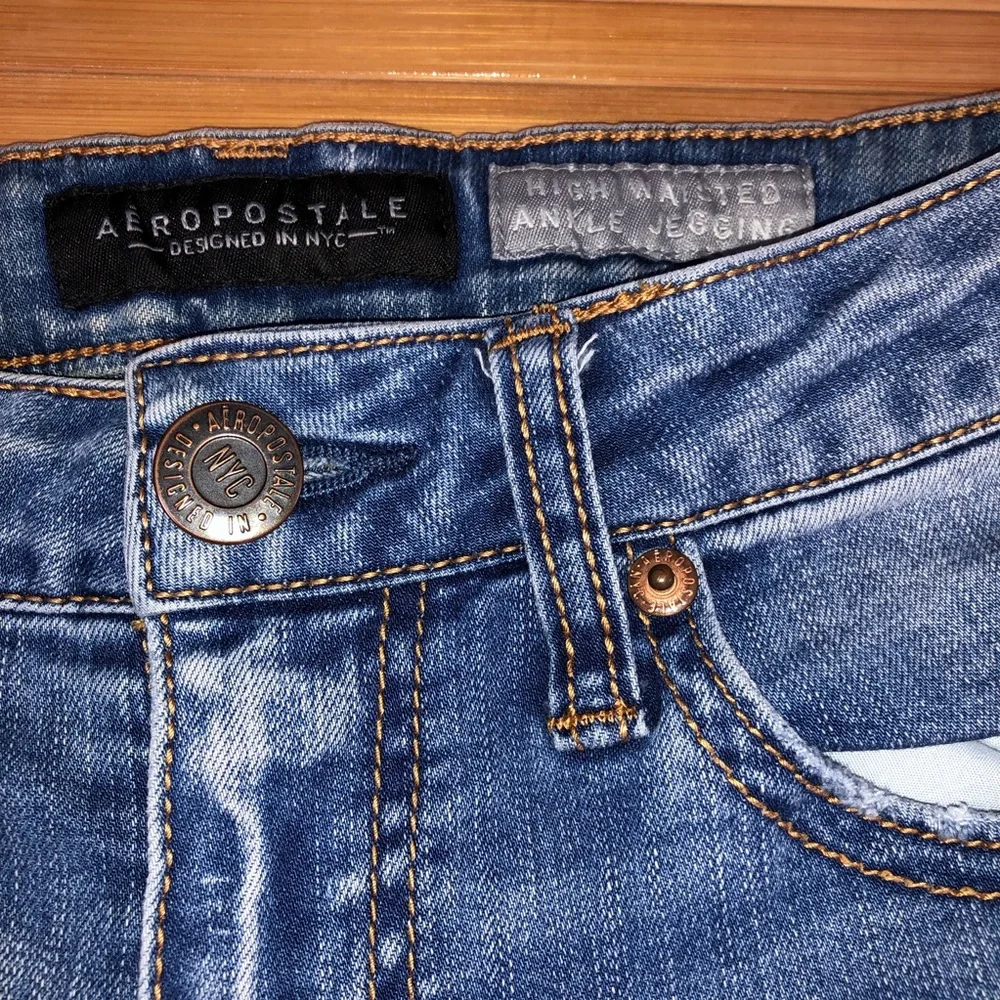 Aeropostale Distressed Jeans - Picture 3 of 6